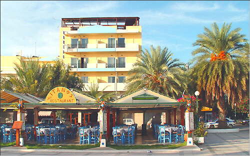 Sitia: Hafenpromenade vor dem Itanos-Hotel